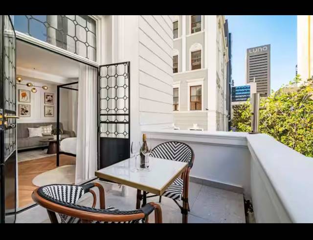 BEDROOM APARTMENT FOR SALE IN CAPE TOWN CITY CENTRE